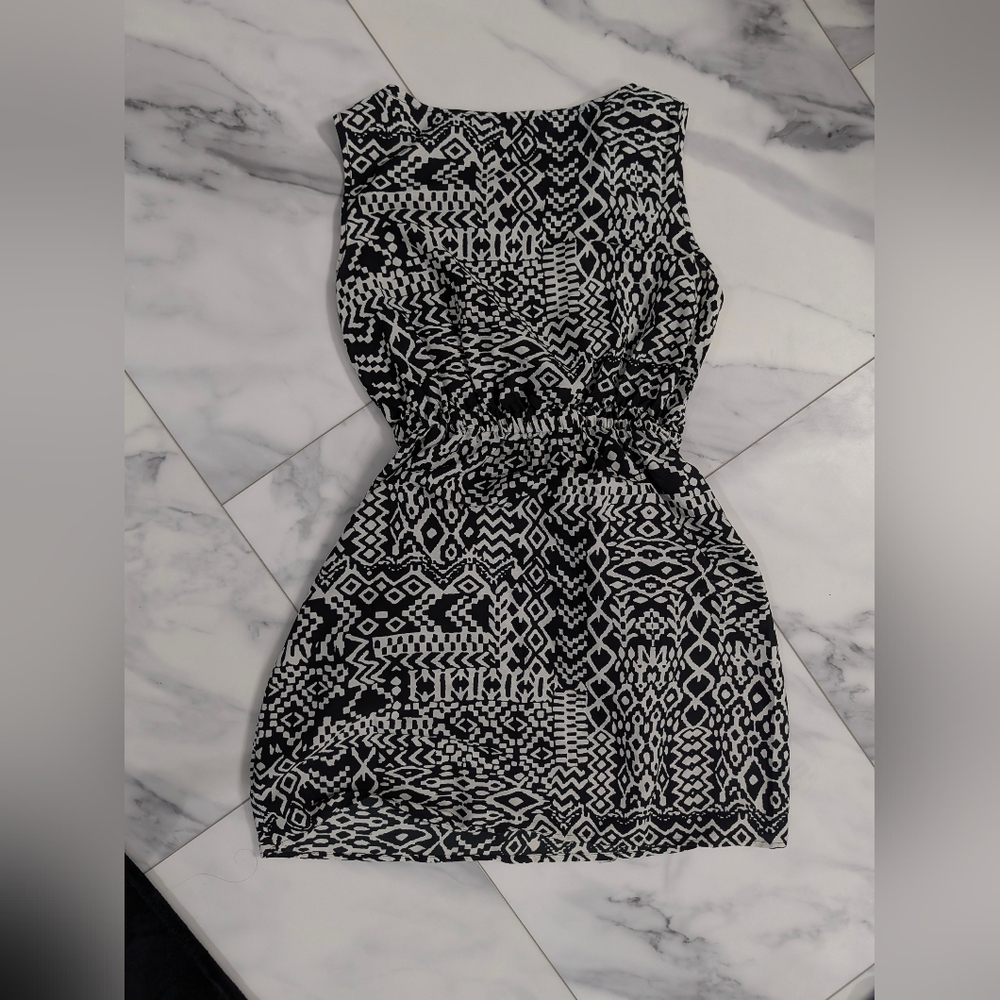 Black and White Patterned Dress With Gold Zipper On Pockets
